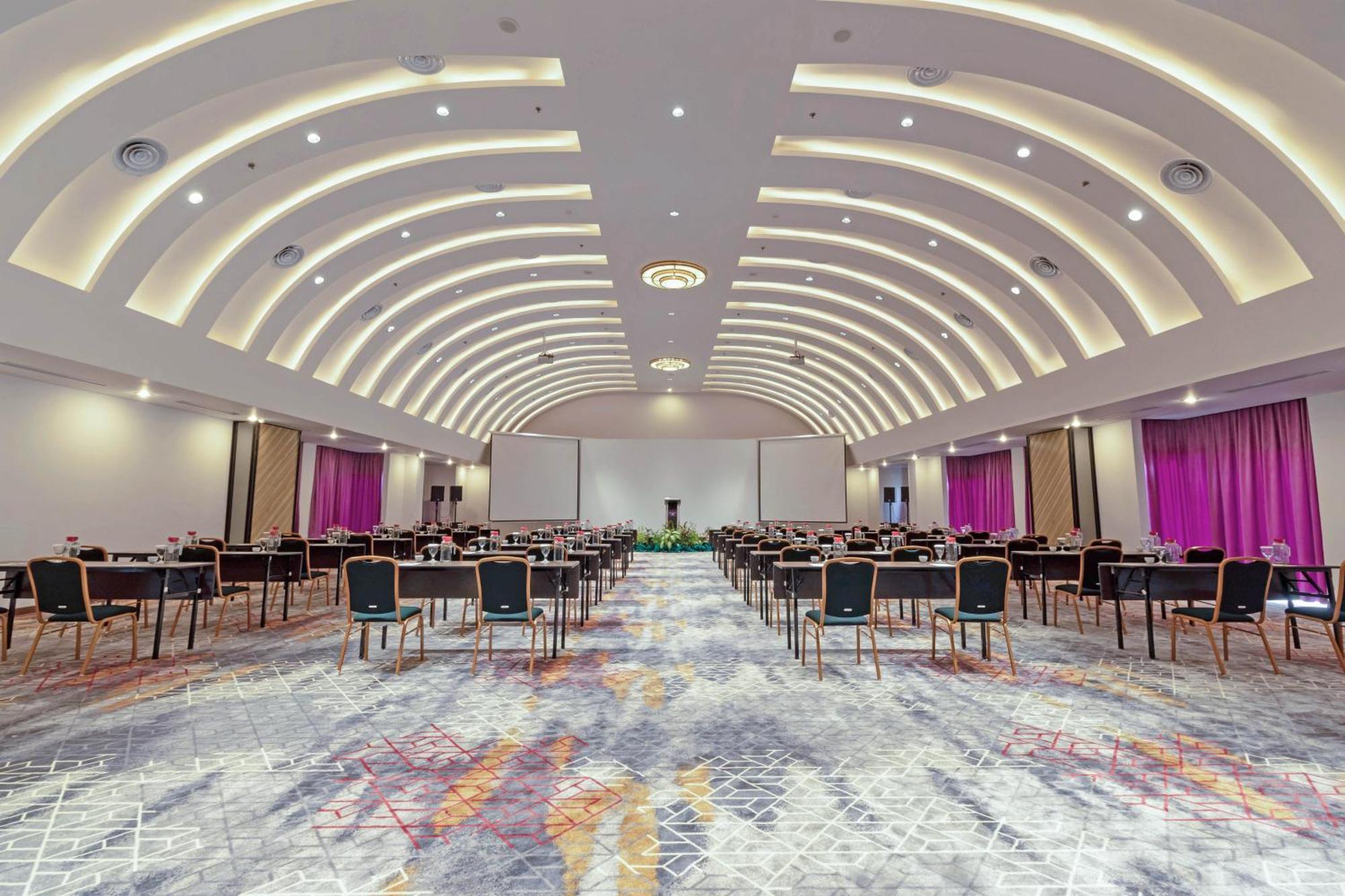 Mercure Pontianak City Center Exterior foto